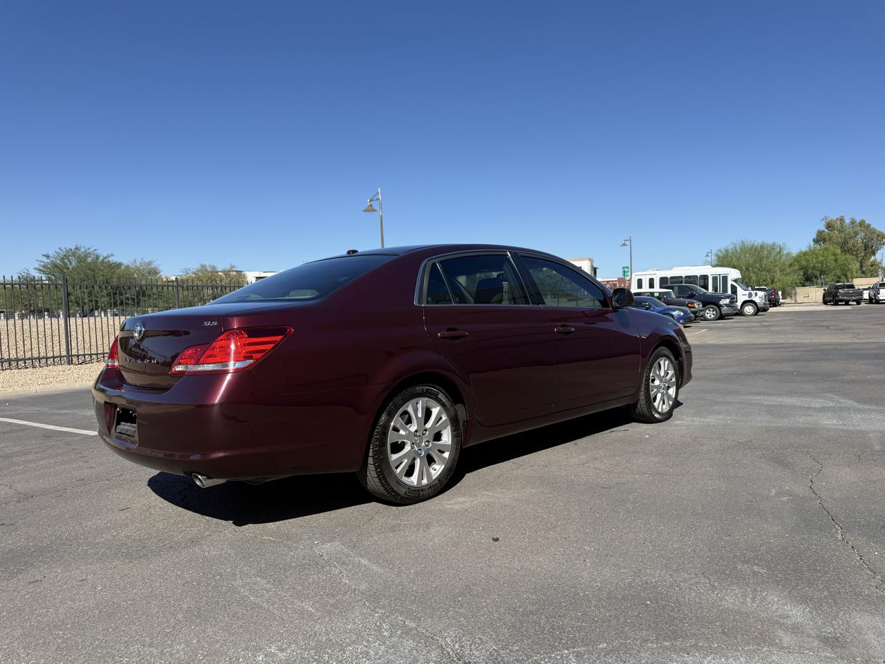 Toyota Avalon 4dr Sdn Limited (Natl) 2010