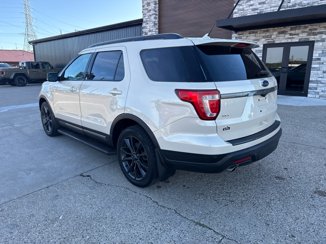2018 Ford Explorer XLT photo 2