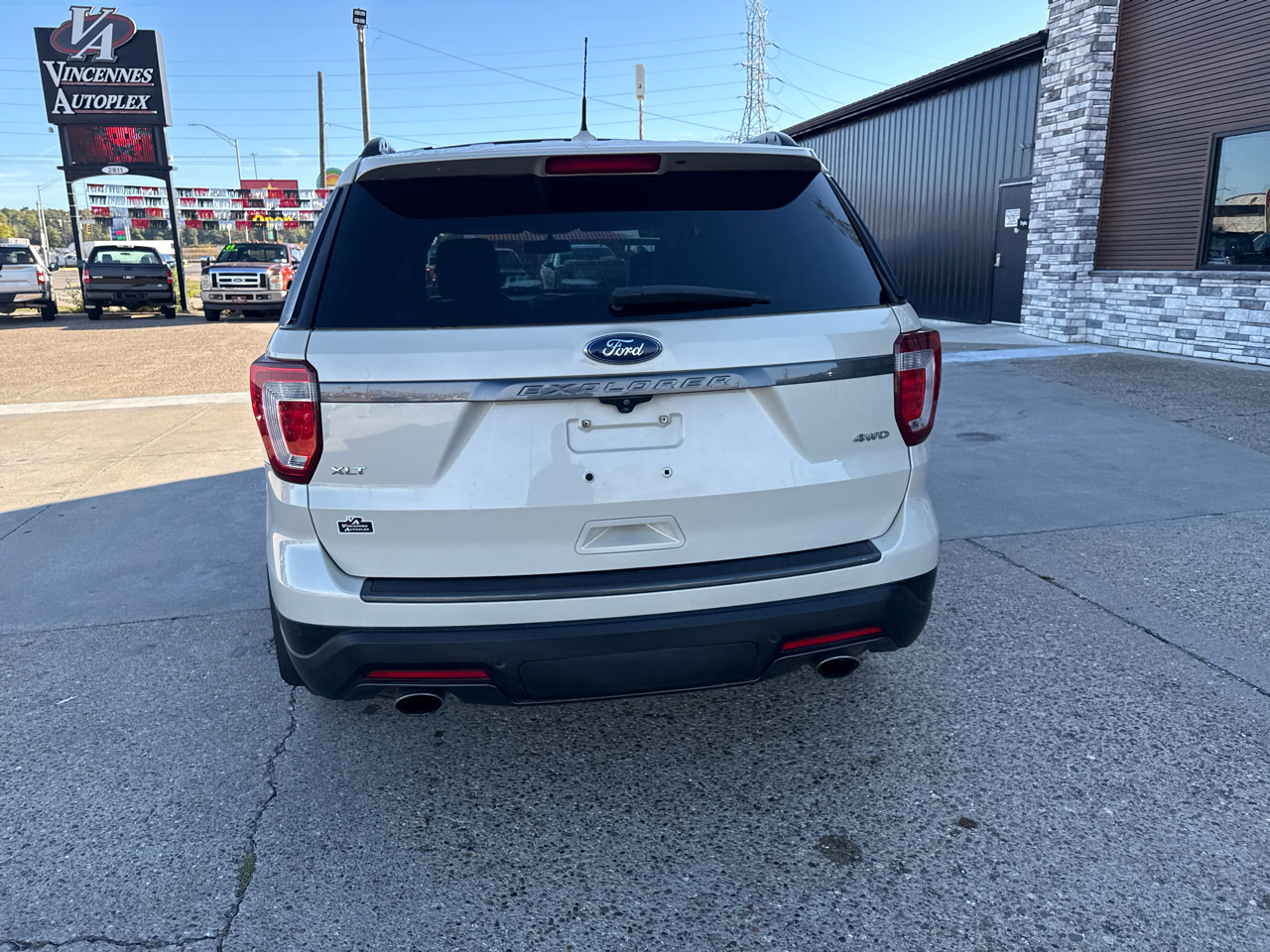 2018 Ford Explorer XLT photo 3
