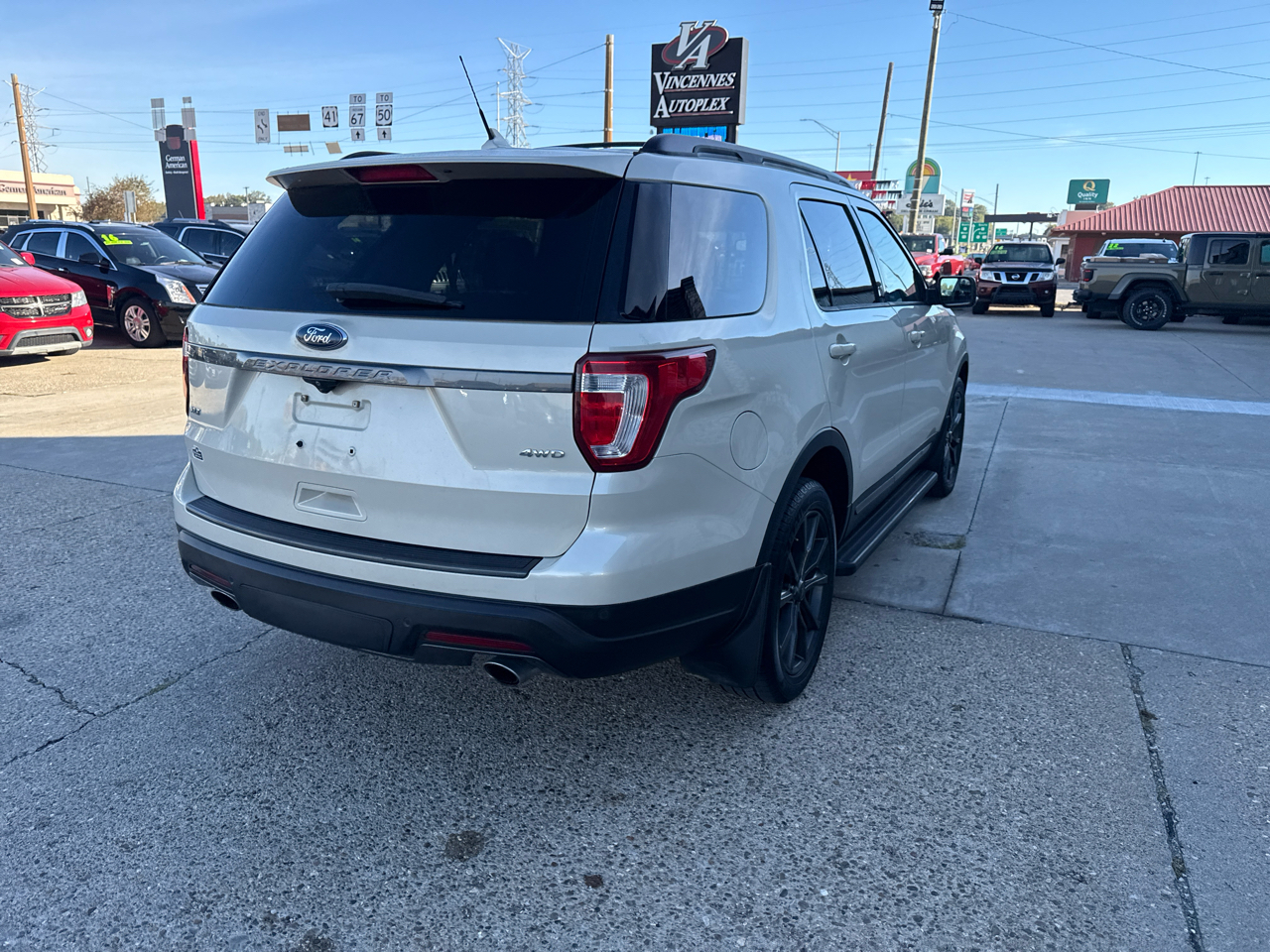 2018 Ford Explorer XLT photo 4