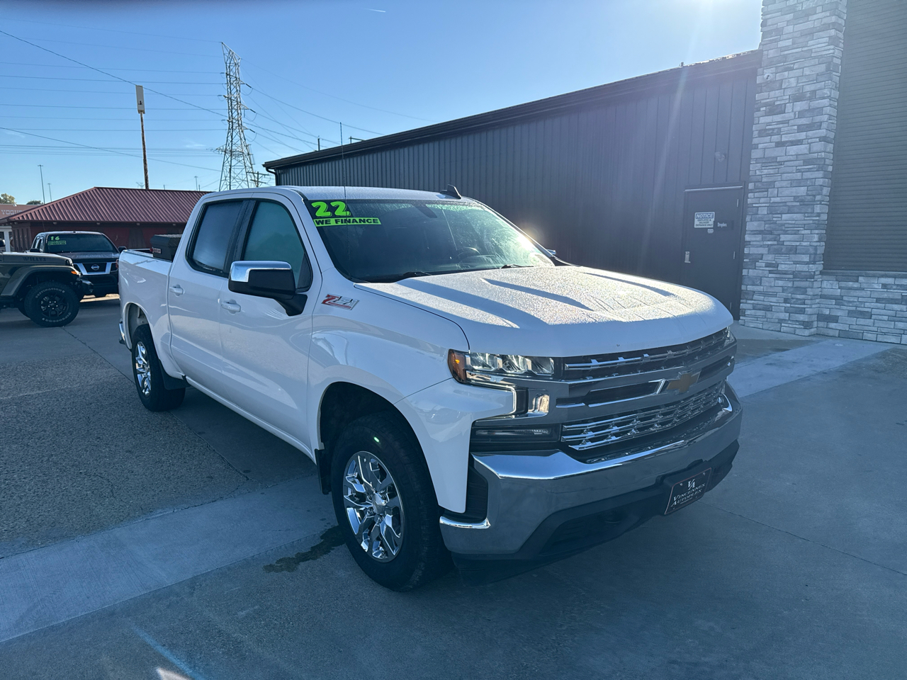2022 Chevrolet Silverado 1500 LT photo 2