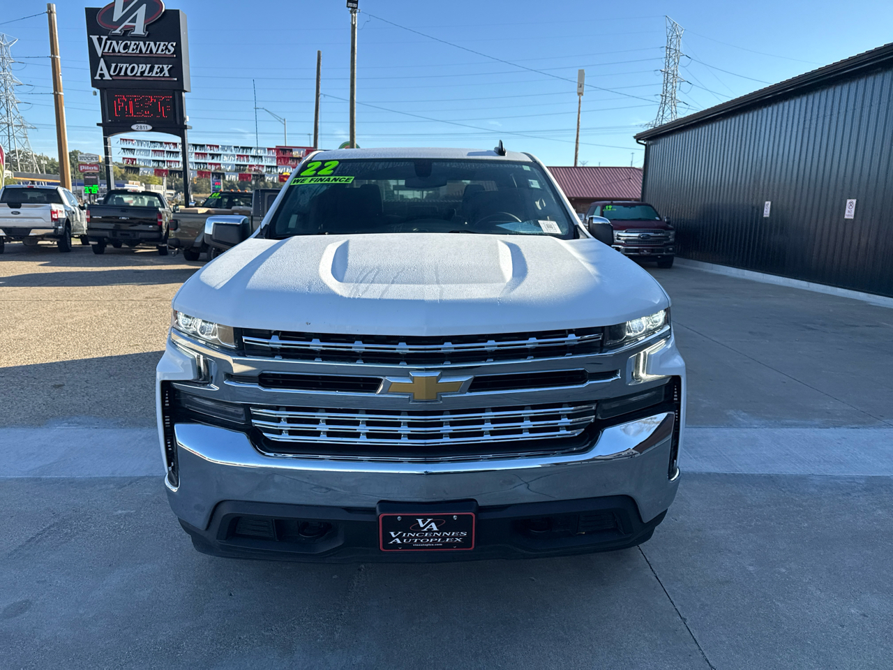 2022 Chevrolet Silverado 1500 LT photo 3