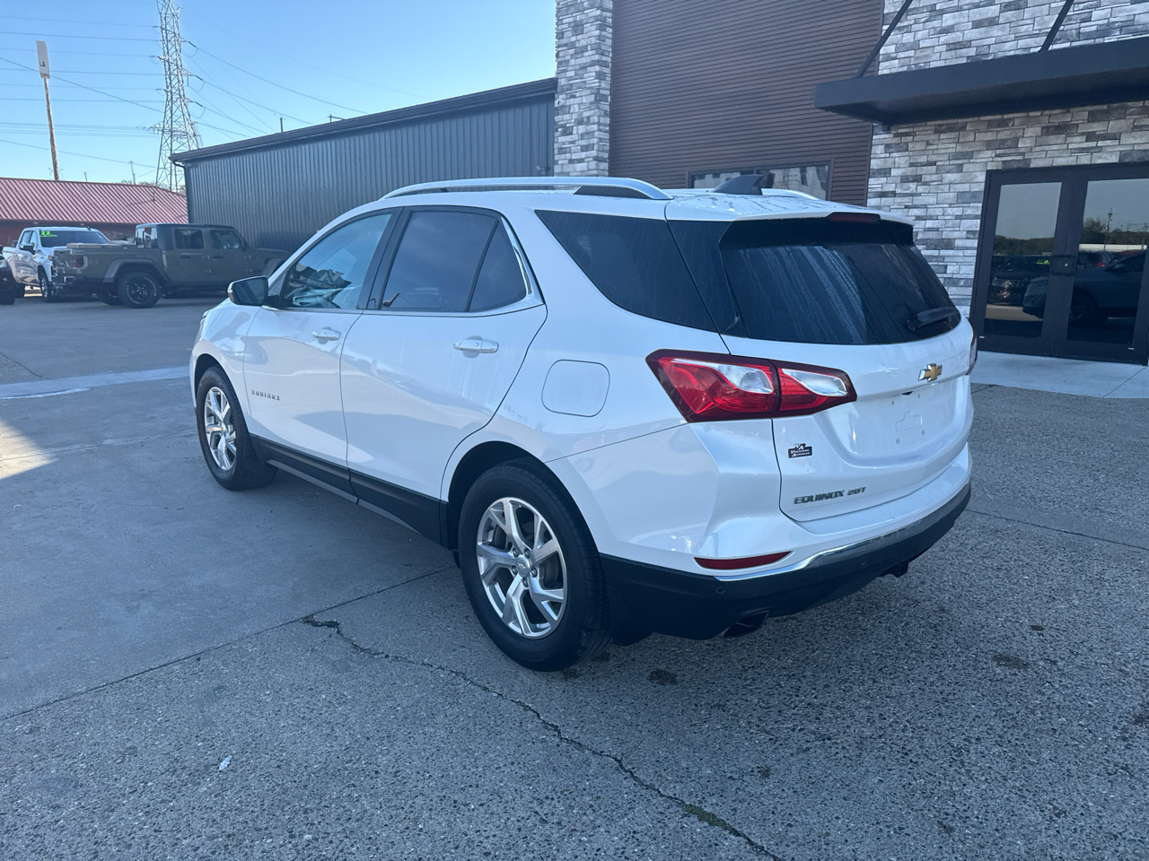 2019 Chevrolet Equinox LT photo 2