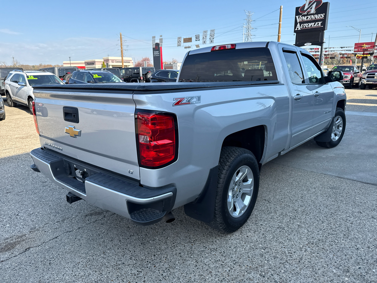2017 Chevrolet Silverado 1500 LT photo 3