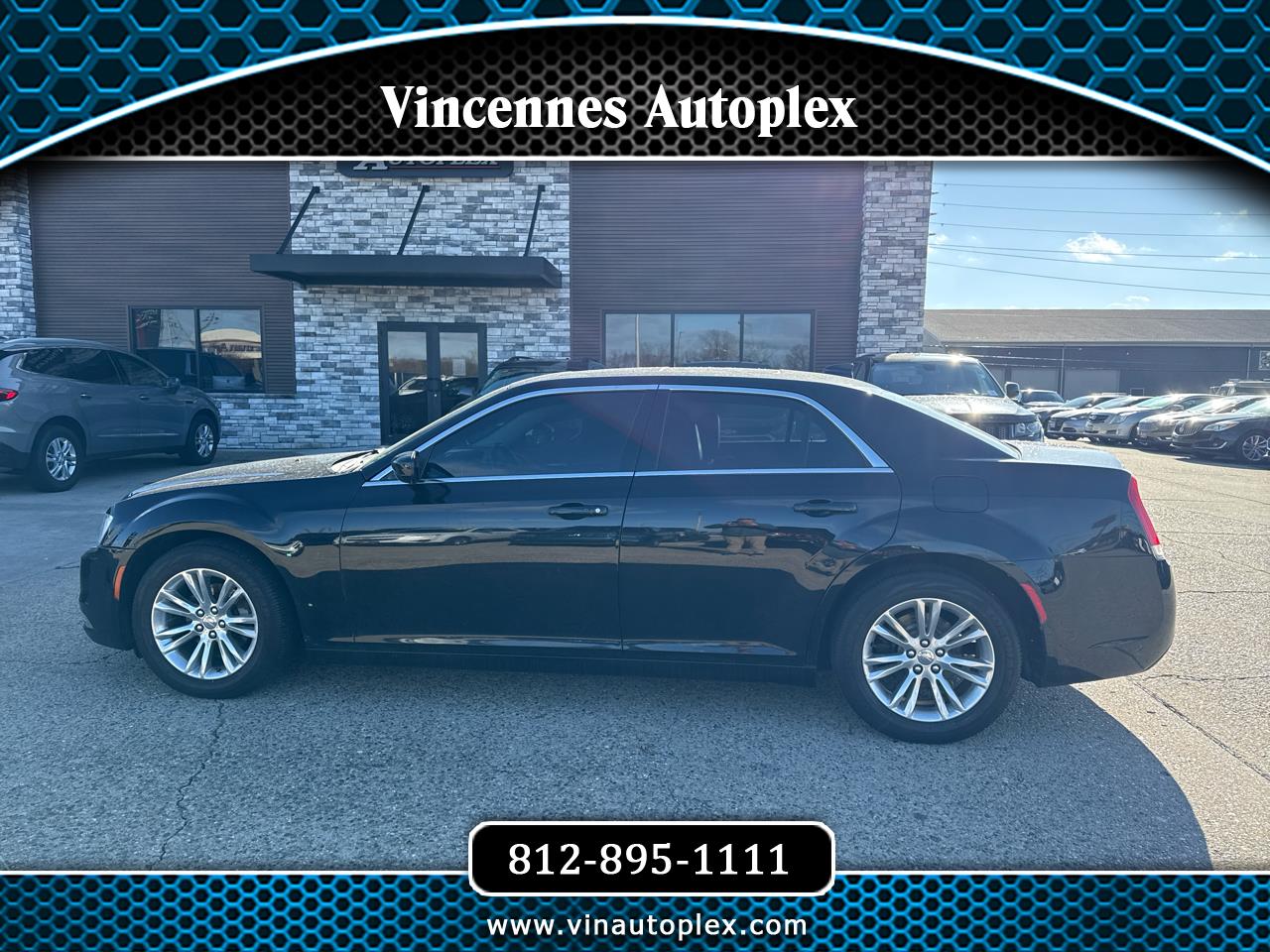 2017 Chrysler 300 Limited's photo