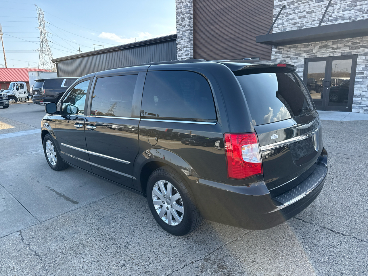 2015 Chrysler Town & Country Touring photo 2