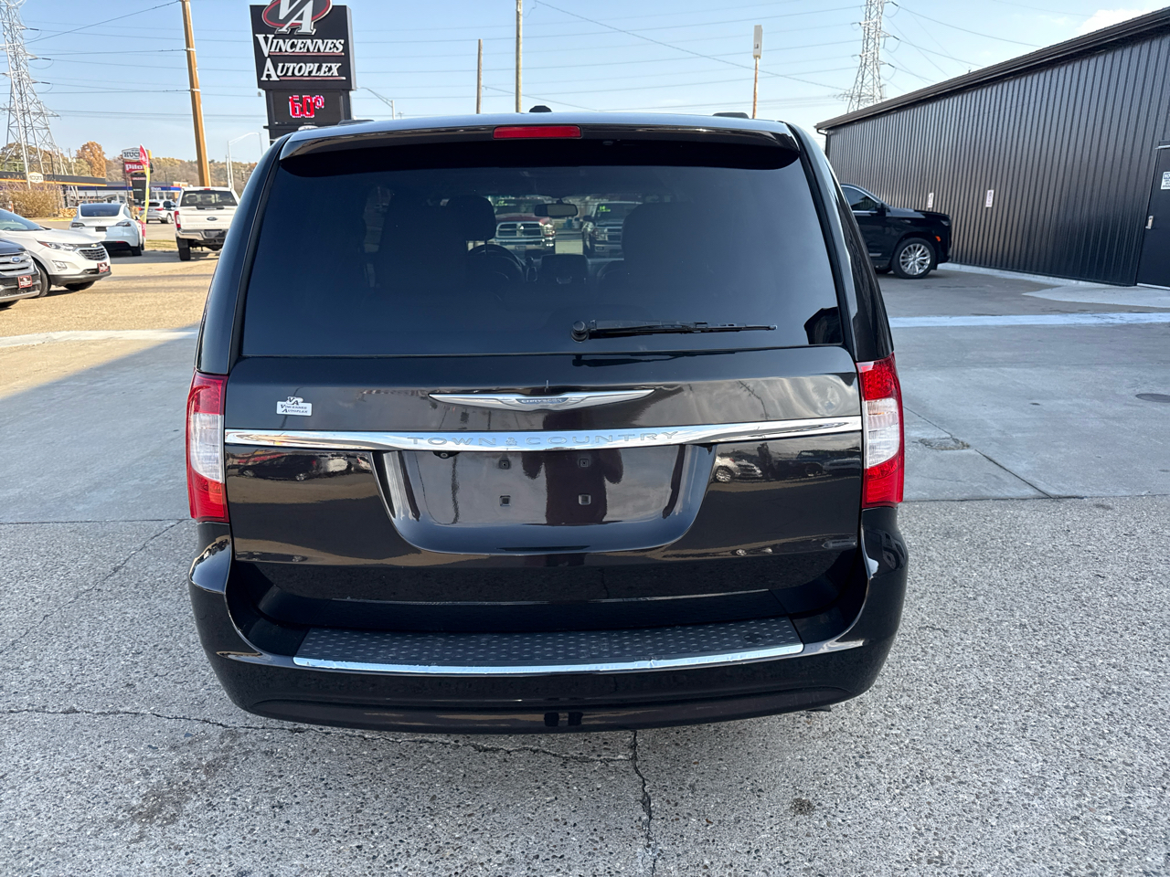 2015 Chrysler Town & Country Touring photo 3