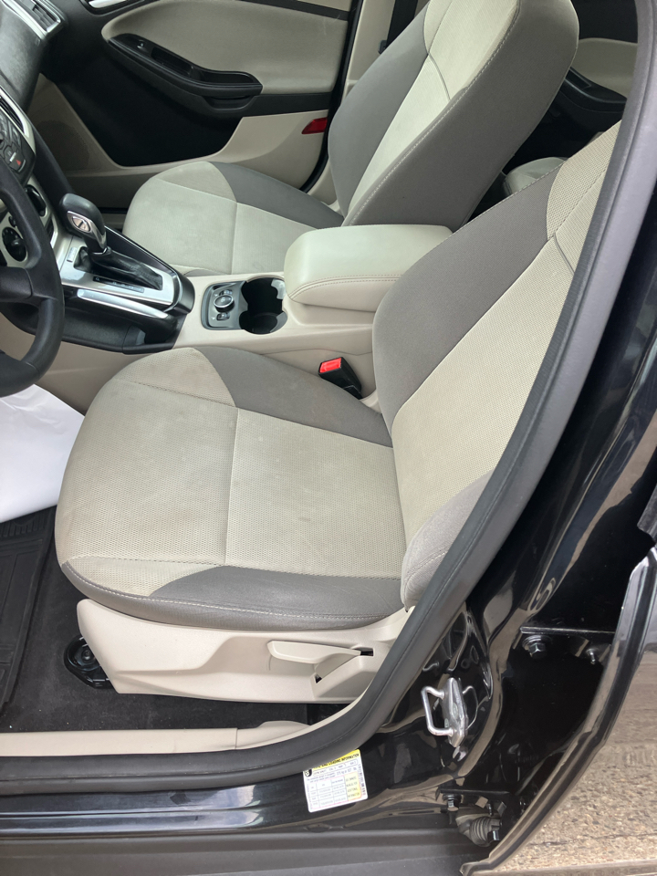 Ford Focus SE Sedan 2013