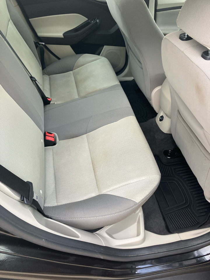 Ford Focus SE Sedan 2013