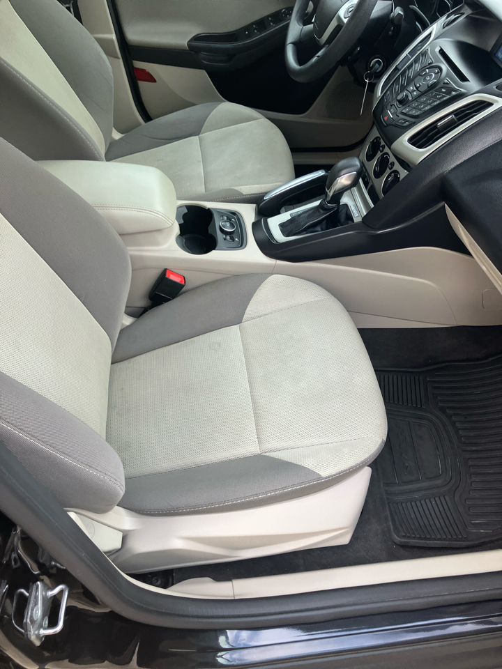 Ford Focus SE Sedan 2013