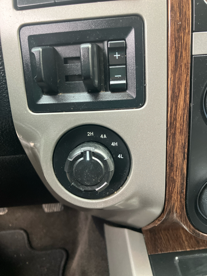 Ford Expedition XLT 4WD 2015