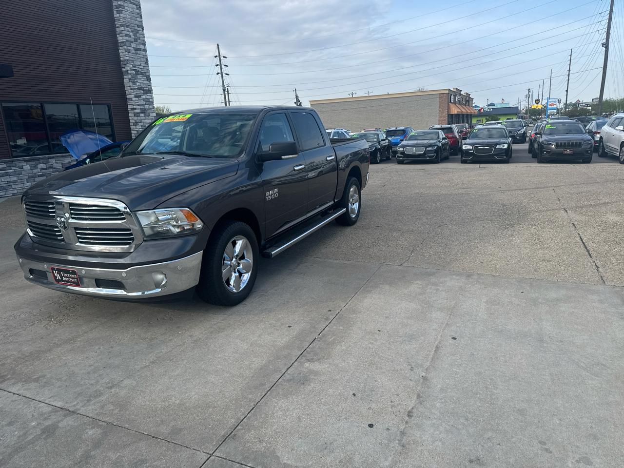RAM 1500 SLT Crew Cab SWB 4WD 2016