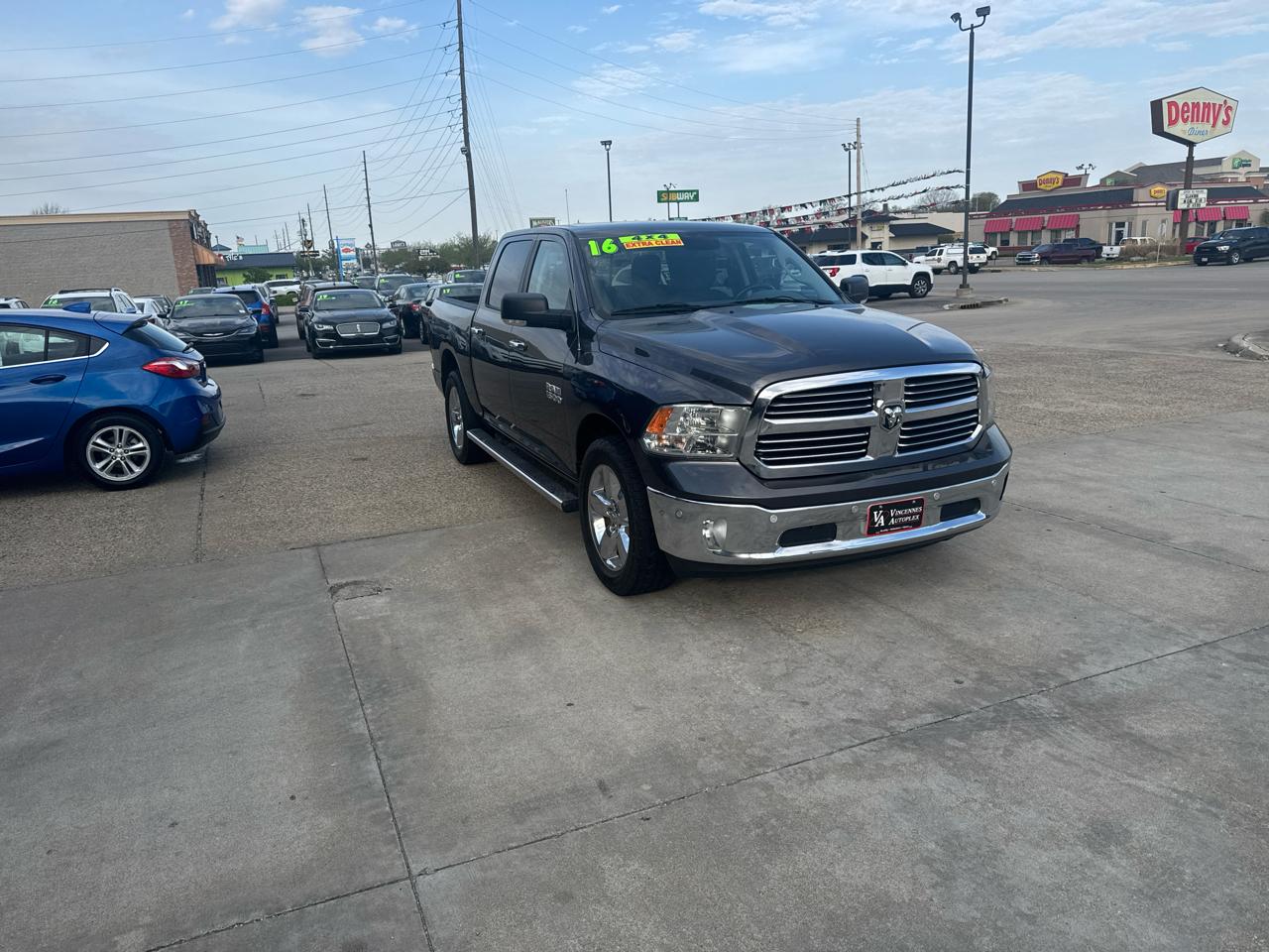 RAM 1500 SLT Crew Cab SWB 4WD 2016