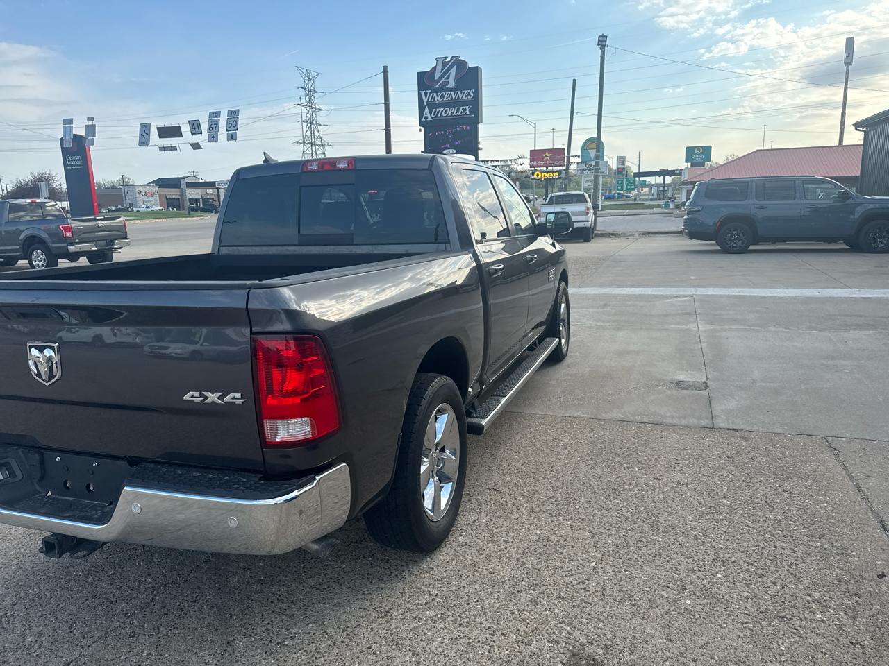 RAM 1500 SLT Crew Cab SWB 4WD 2016