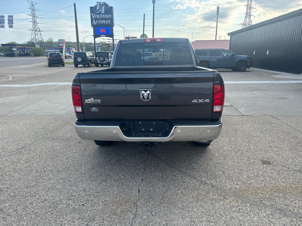 RAM 1500 SLT Crew Cab SWB 4WD 2016