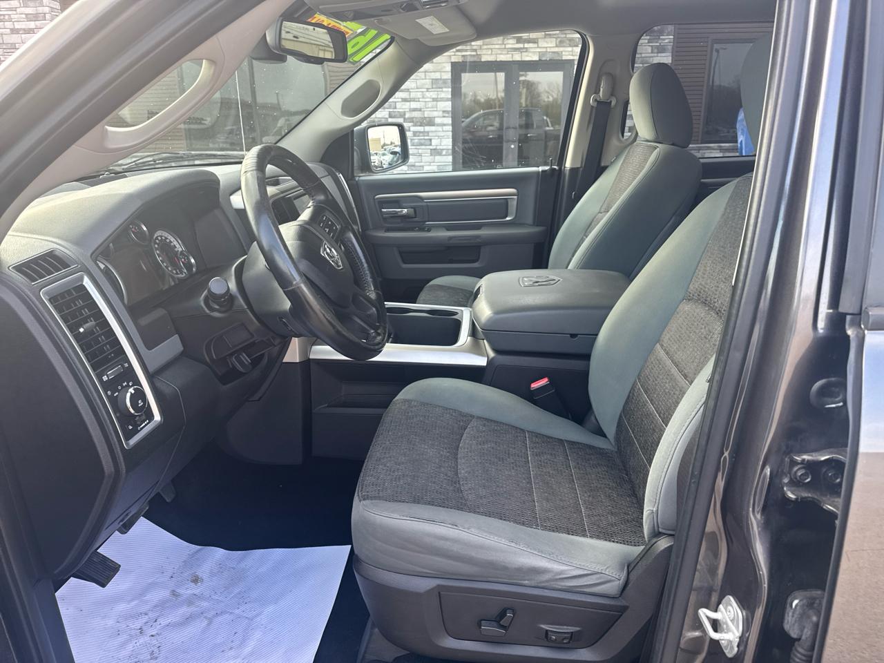 RAM 1500 SLT Crew Cab SWB 4WD 2016