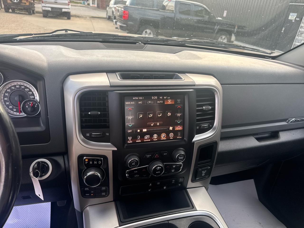 RAM 1500 SLT Crew Cab SWB 4WD 2016