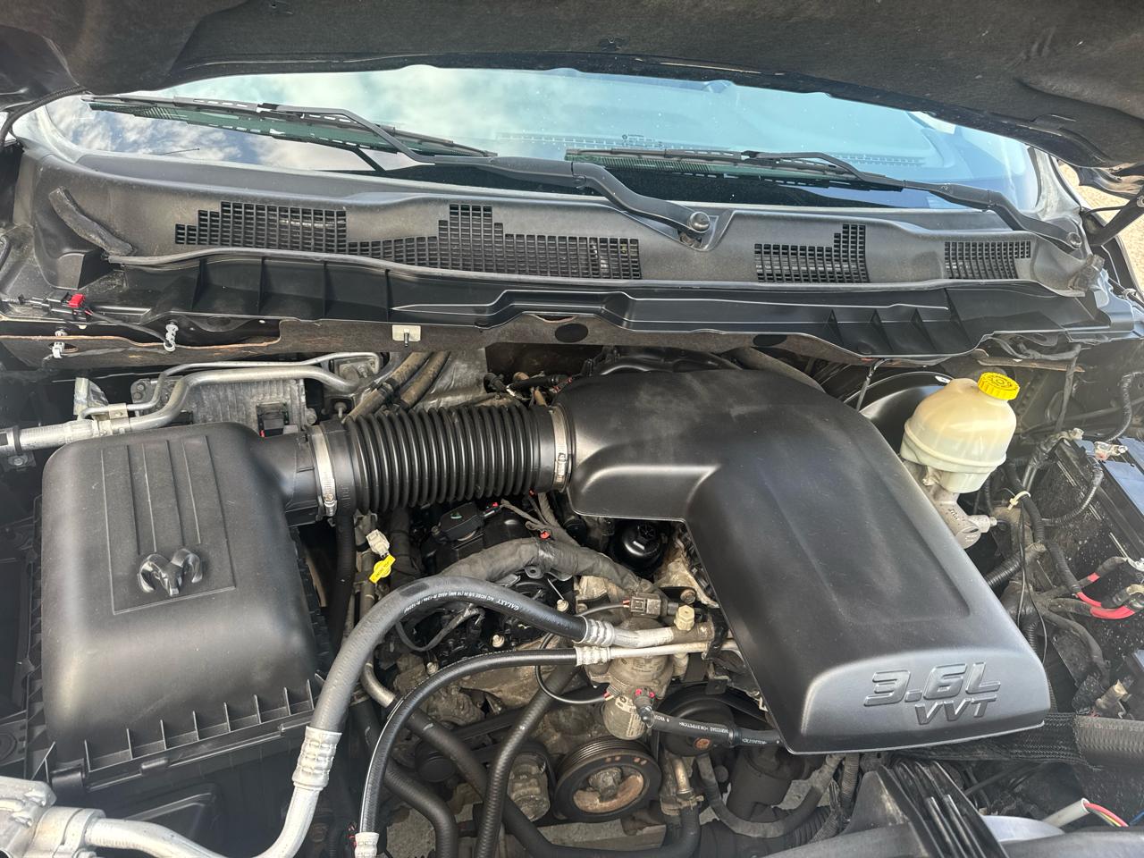 RAM 1500 SLT Crew Cab SWB 4WD 2016