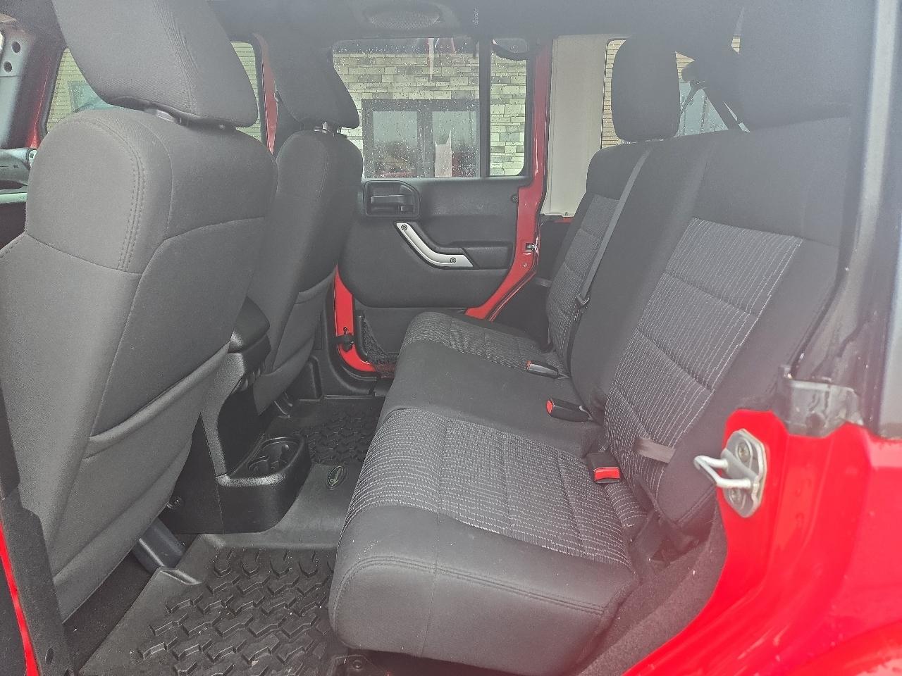 Jeep Wrangler Unlimited Sahara 4WD 2012