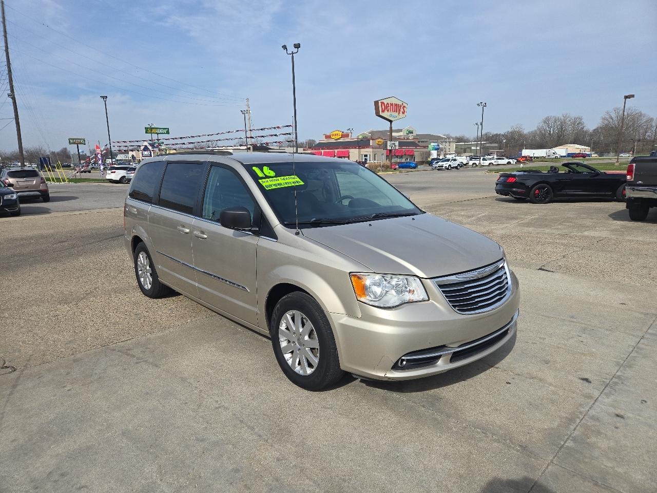 Chrysler Town & Country Touring 2016