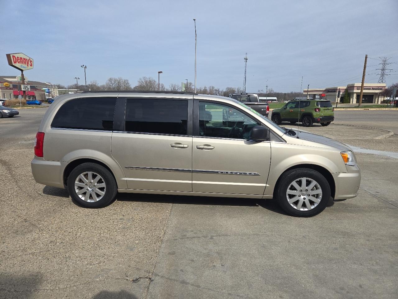 Chrysler Town & Country Touring 2016