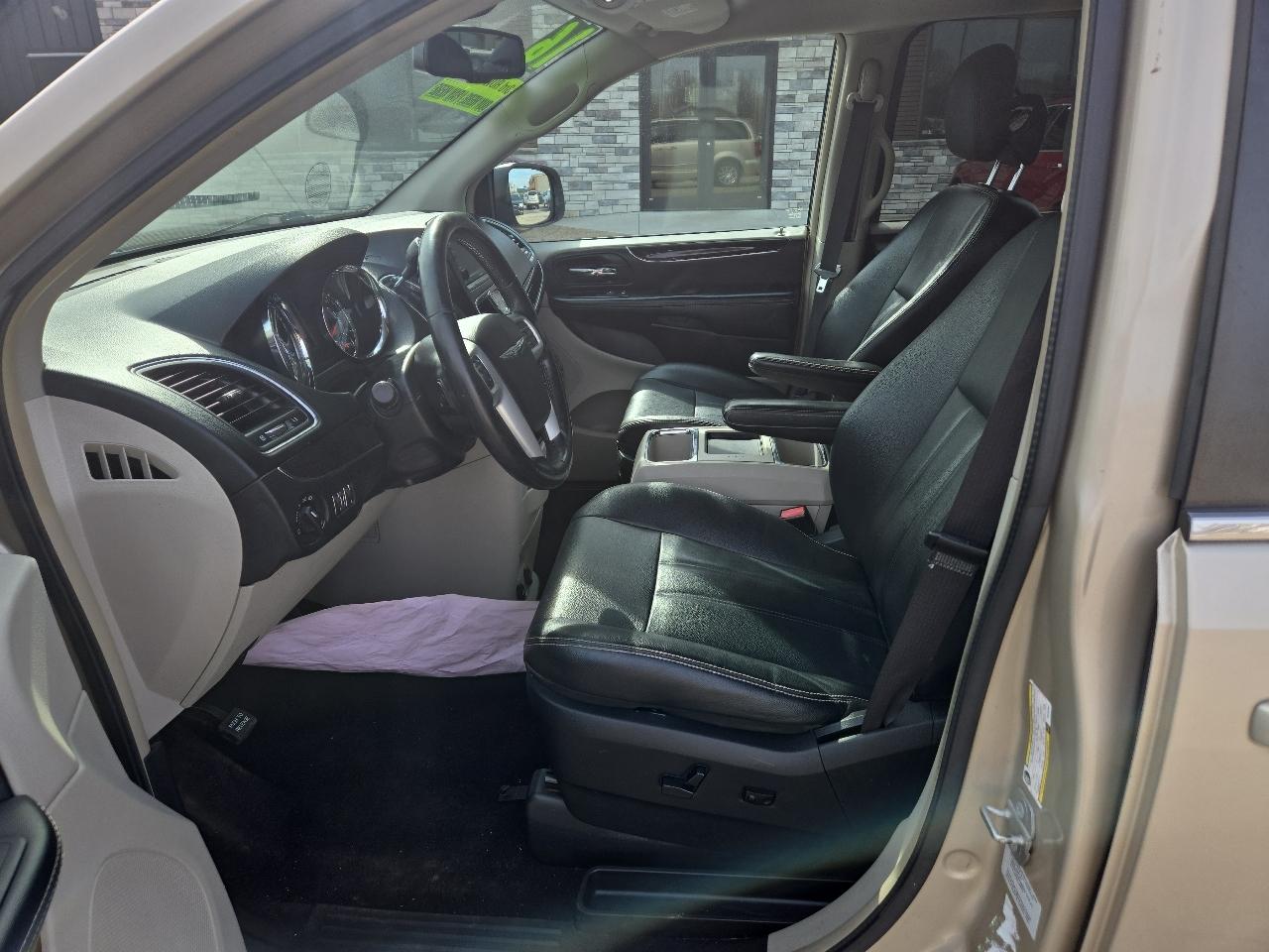 Chrysler Town & Country Touring 2016