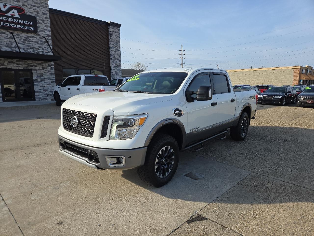 Nissan Titan Platinum Reserve Crew Cab 4WD 2017