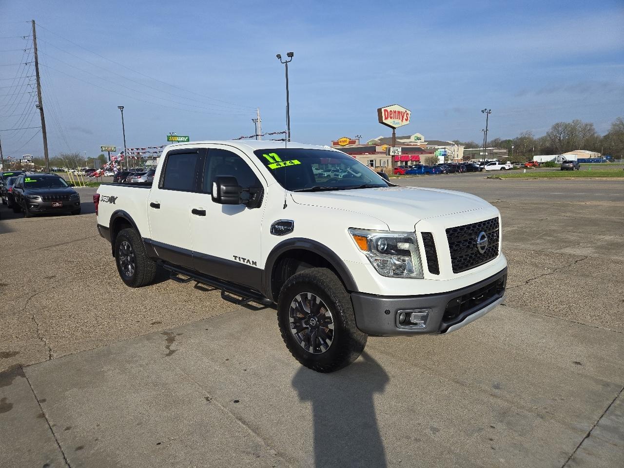 Nissan Titan Platinum Reserve Crew Cab 4WD 2017