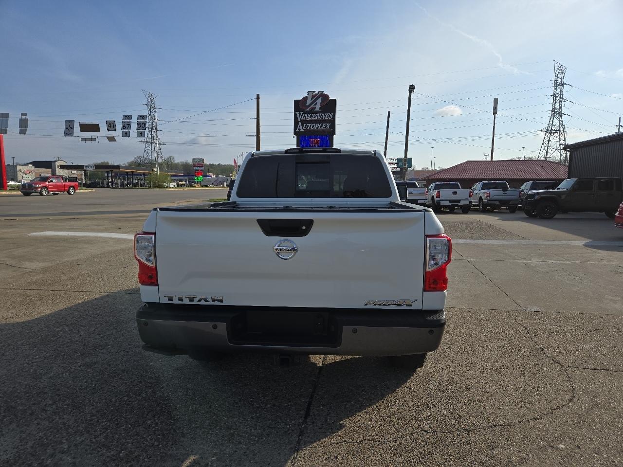 Nissan Titan Platinum Reserve Crew Cab 4WD 2017