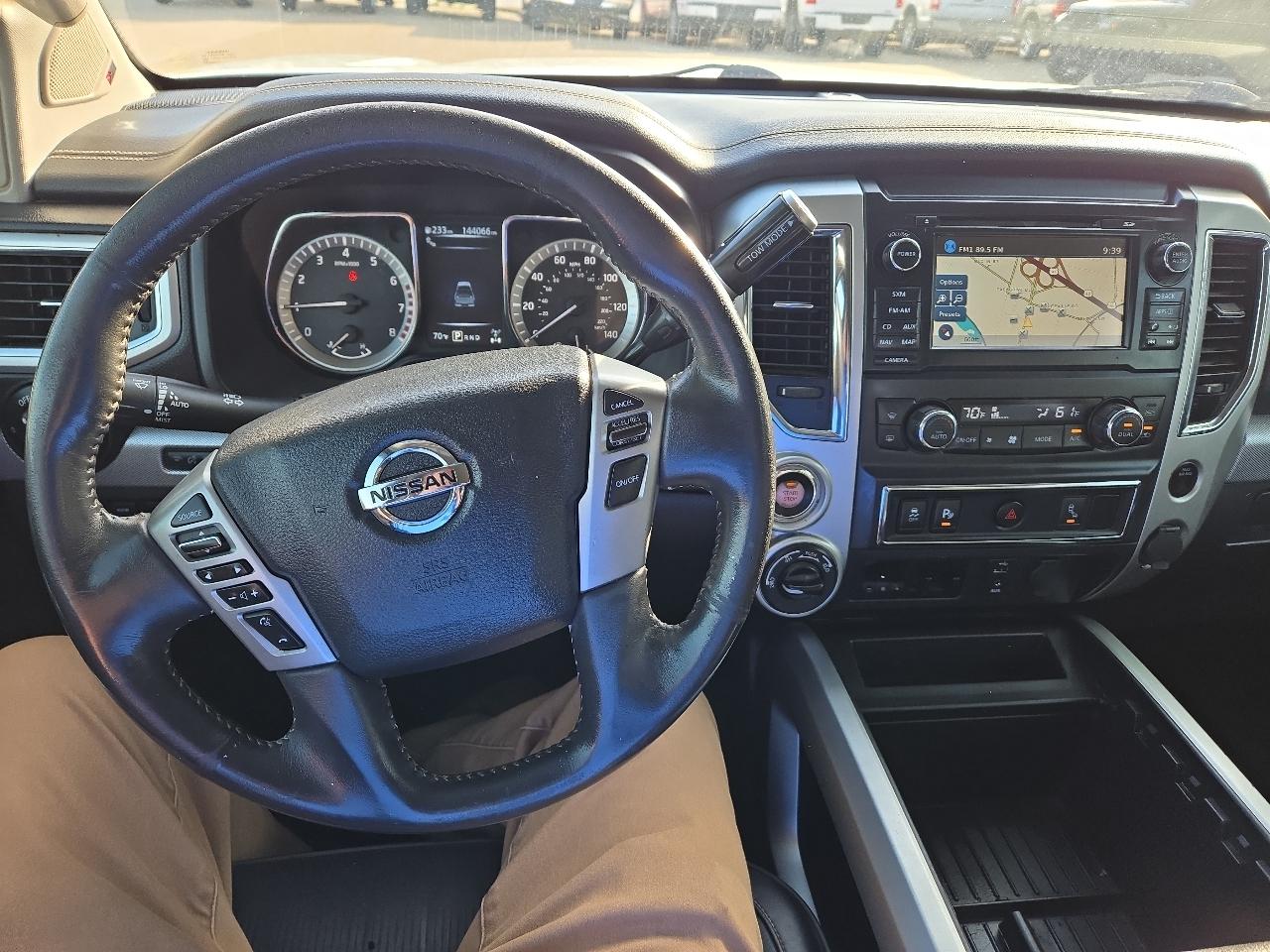 Nissan Titan Platinum Reserve Crew Cab 4WD 2017