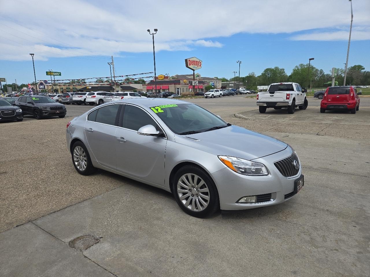 Buick Regal Base 2012