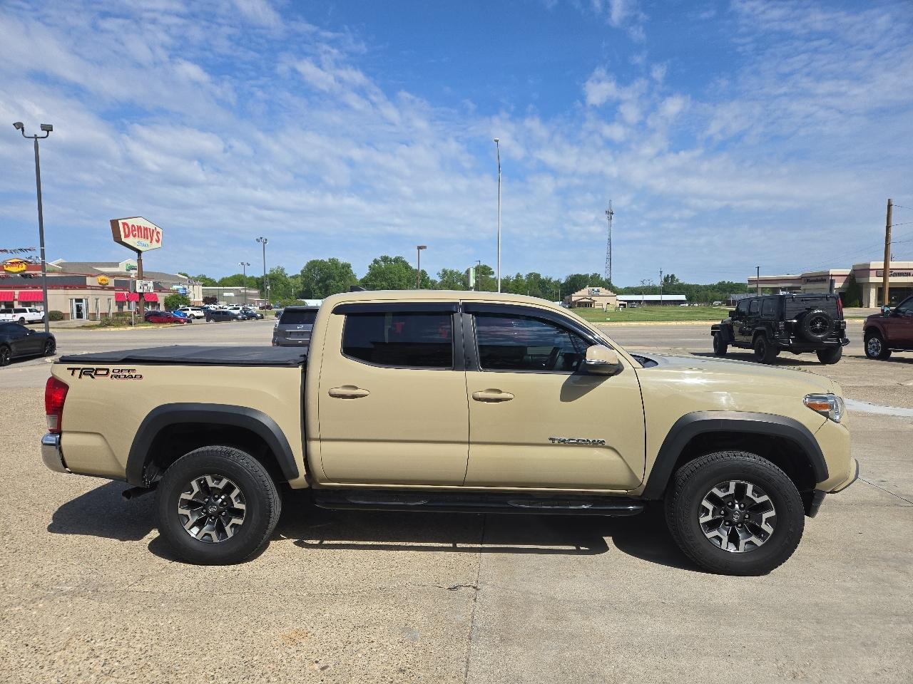 Toyota Tacoma SR5 Double Cab Long Bed V6 6AT 2WD 2017