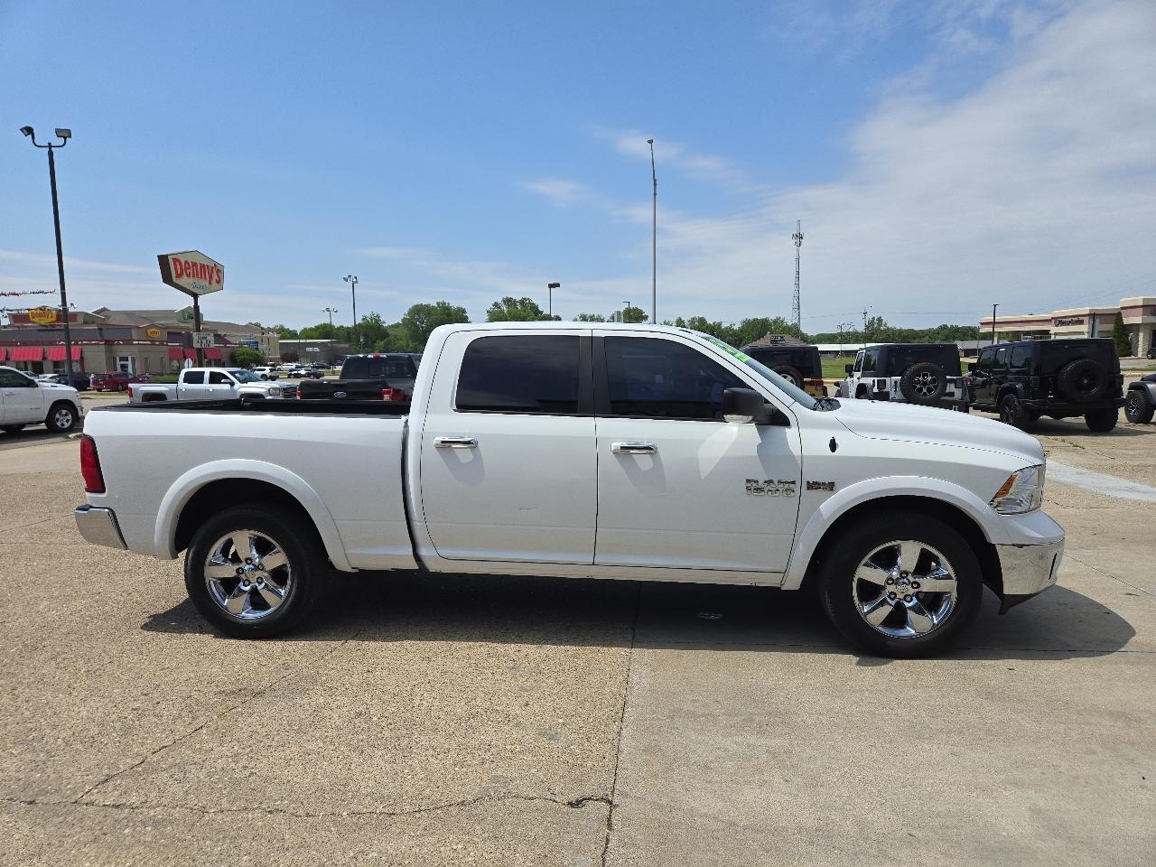 RAM 1500 SLT Crew Cab LWB 4WD 2015