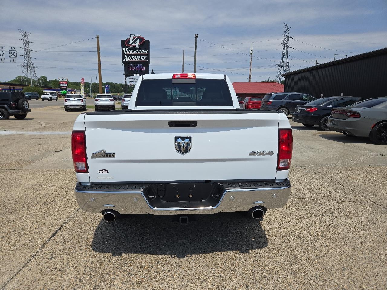 RAM 1500 SLT Crew Cab LWB 4WD 2015