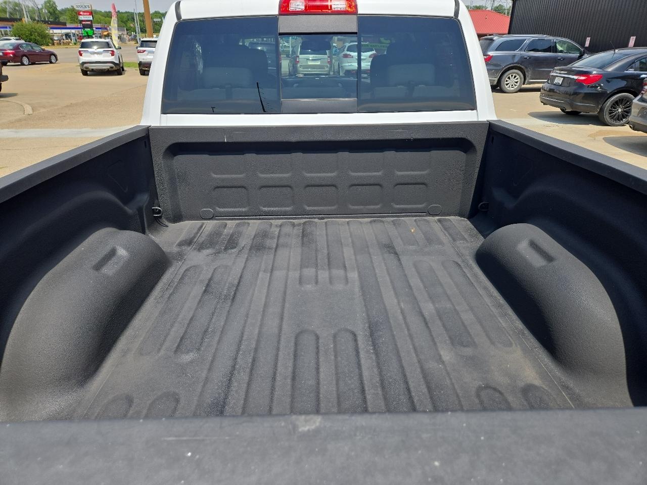 RAM 1500 SLT Crew Cab LWB 4WD 2015