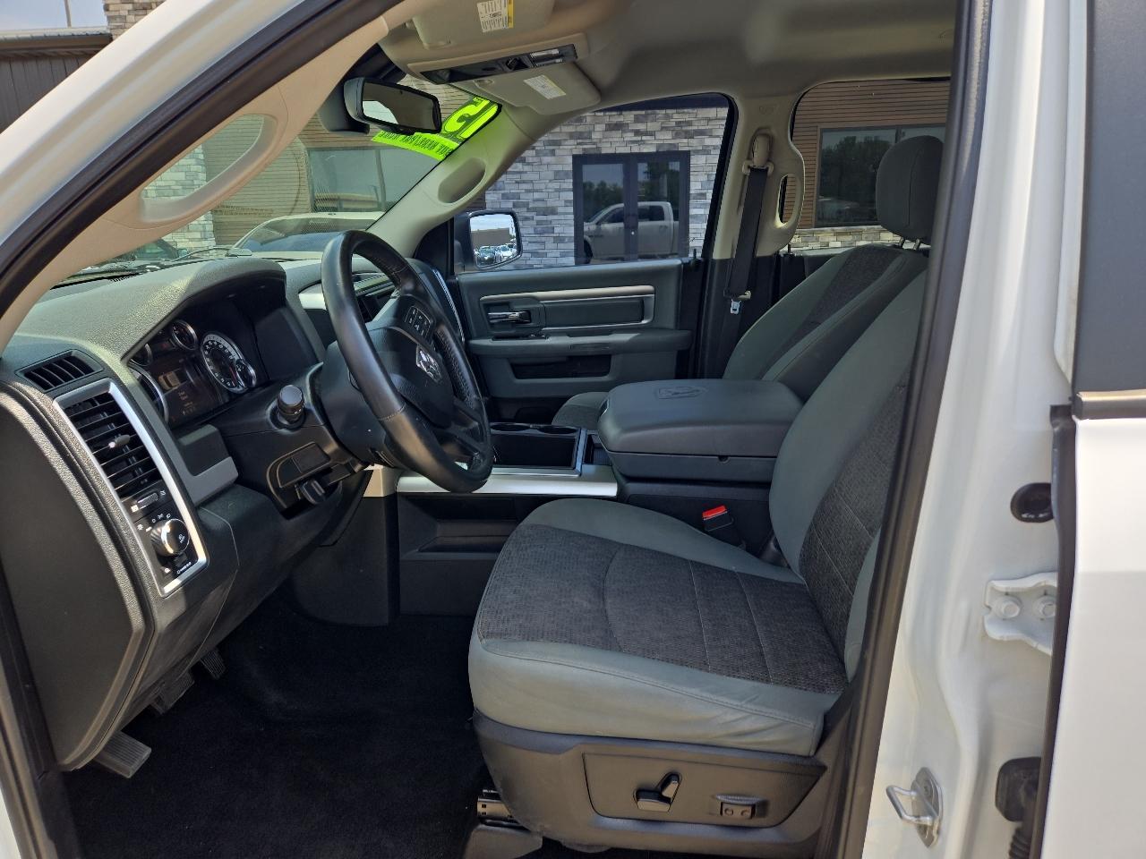 RAM 1500 SLT Crew Cab LWB 4WD 2015