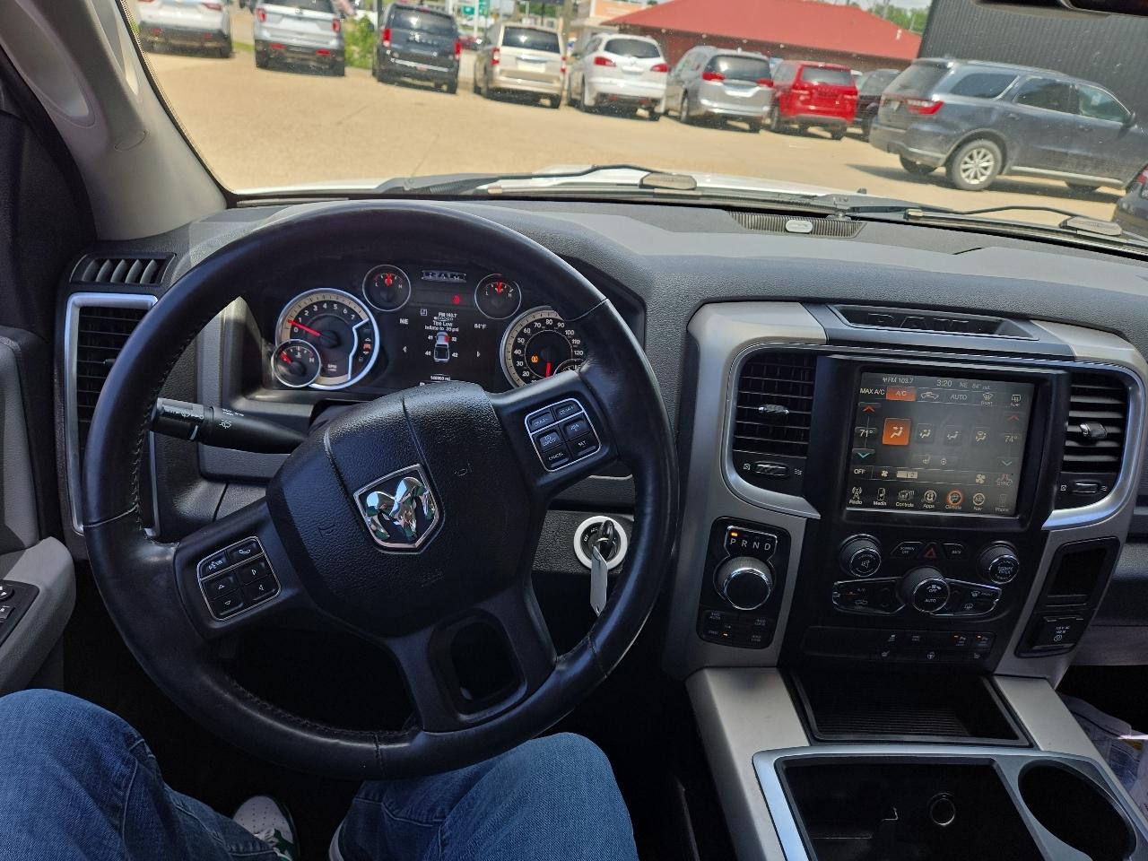 RAM 1500 SLT Crew Cab LWB 4WD 2015