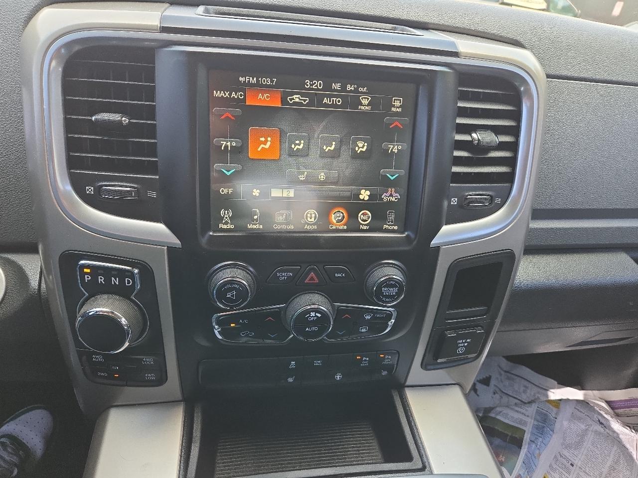 RAM 1500 SLT Crew Cab LWB 4WD 2015
