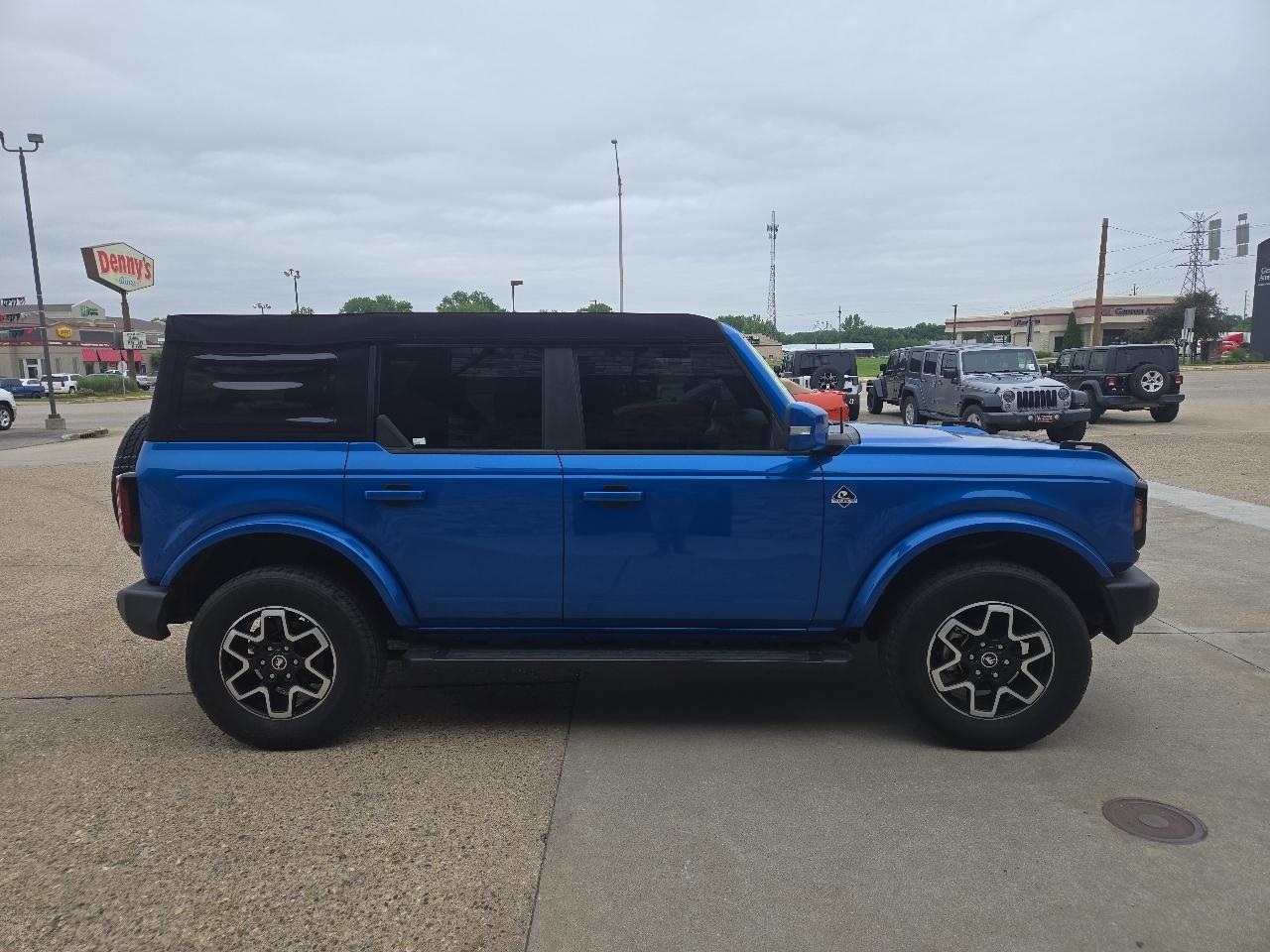 Ford Bronco Base 4-Door 2023