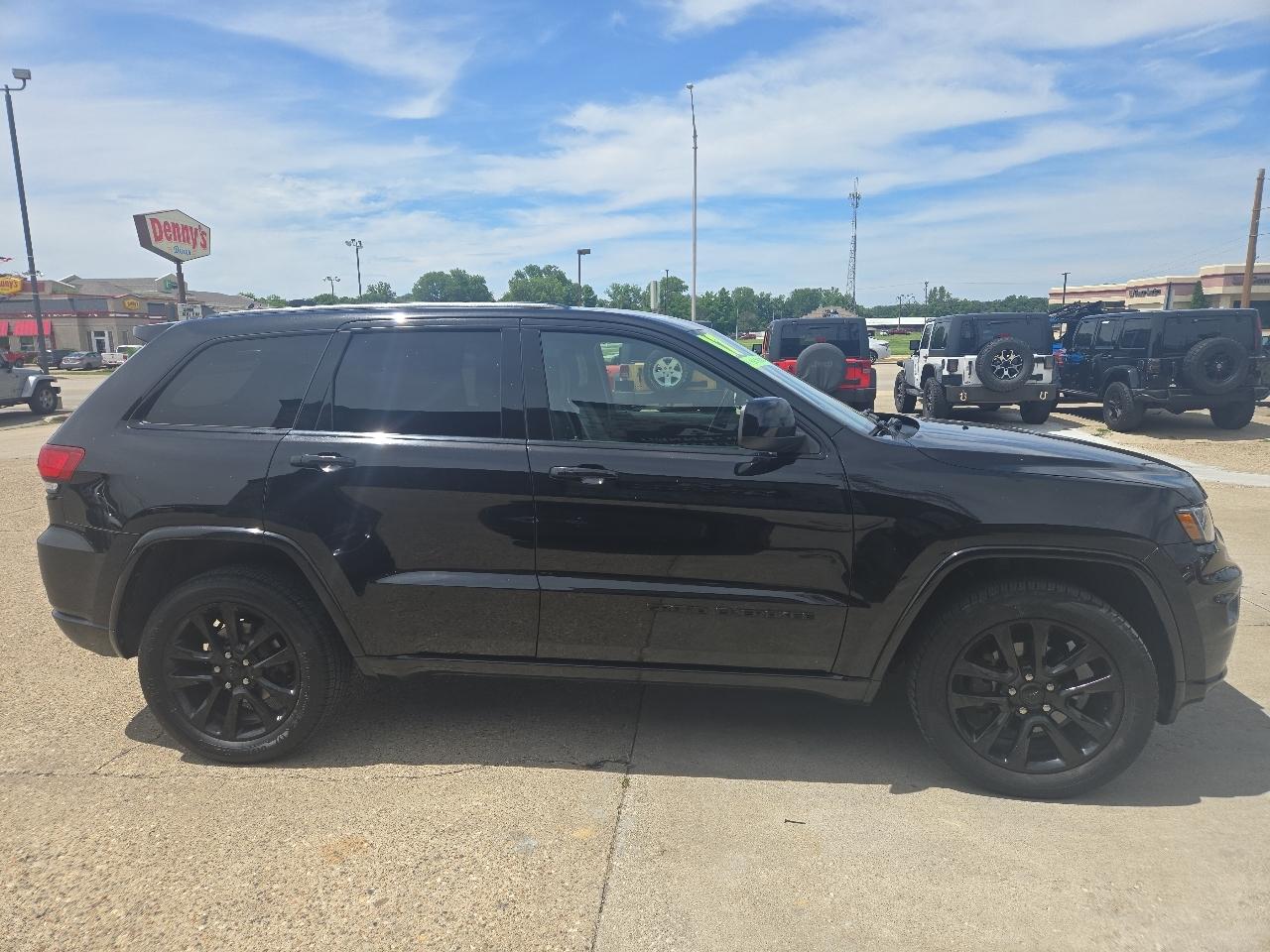 Jeep Grand Cherokee Laredo 4WD 2017