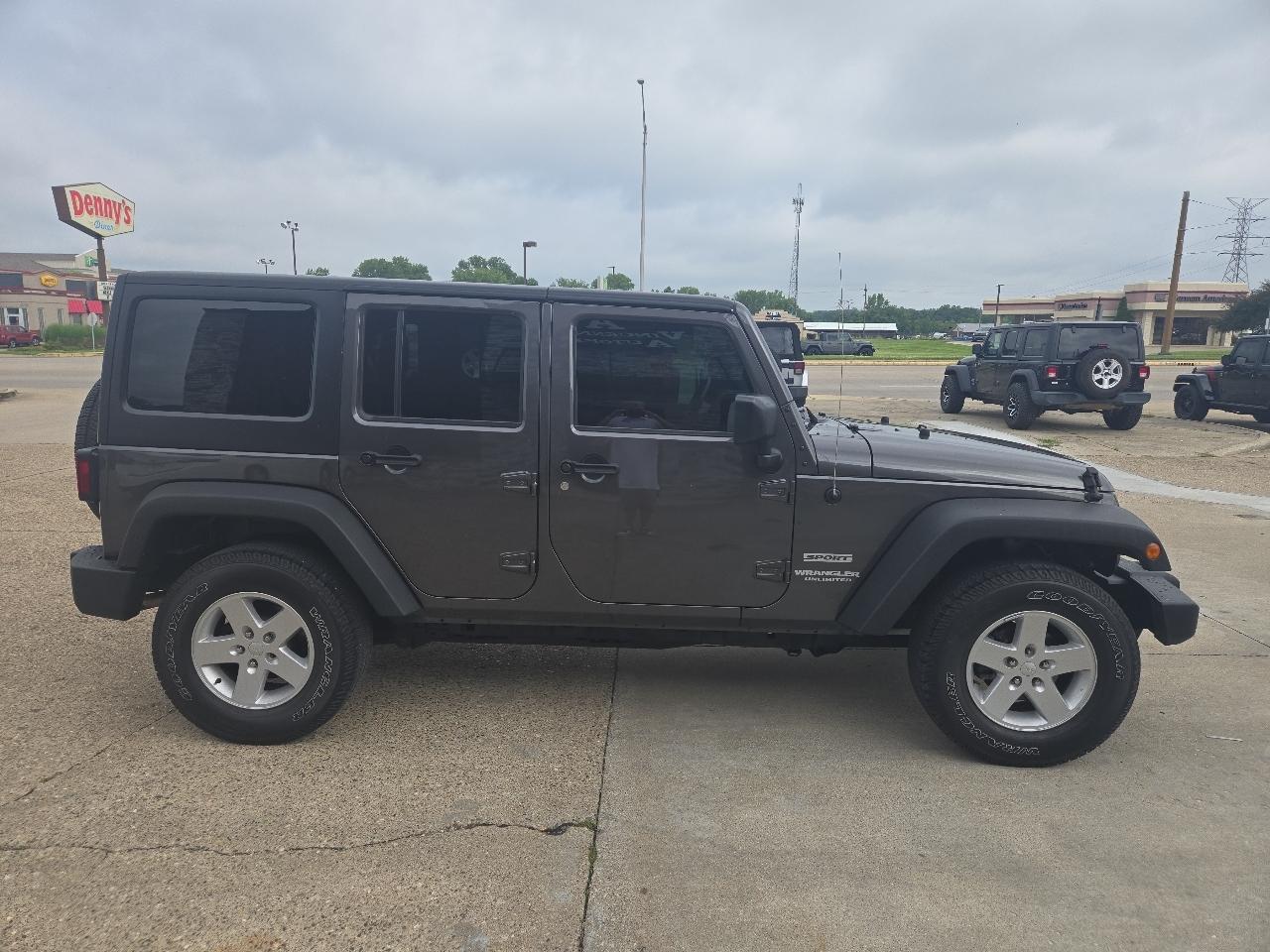 Jeep Wrangler Unlimited Sport 4WD 2017