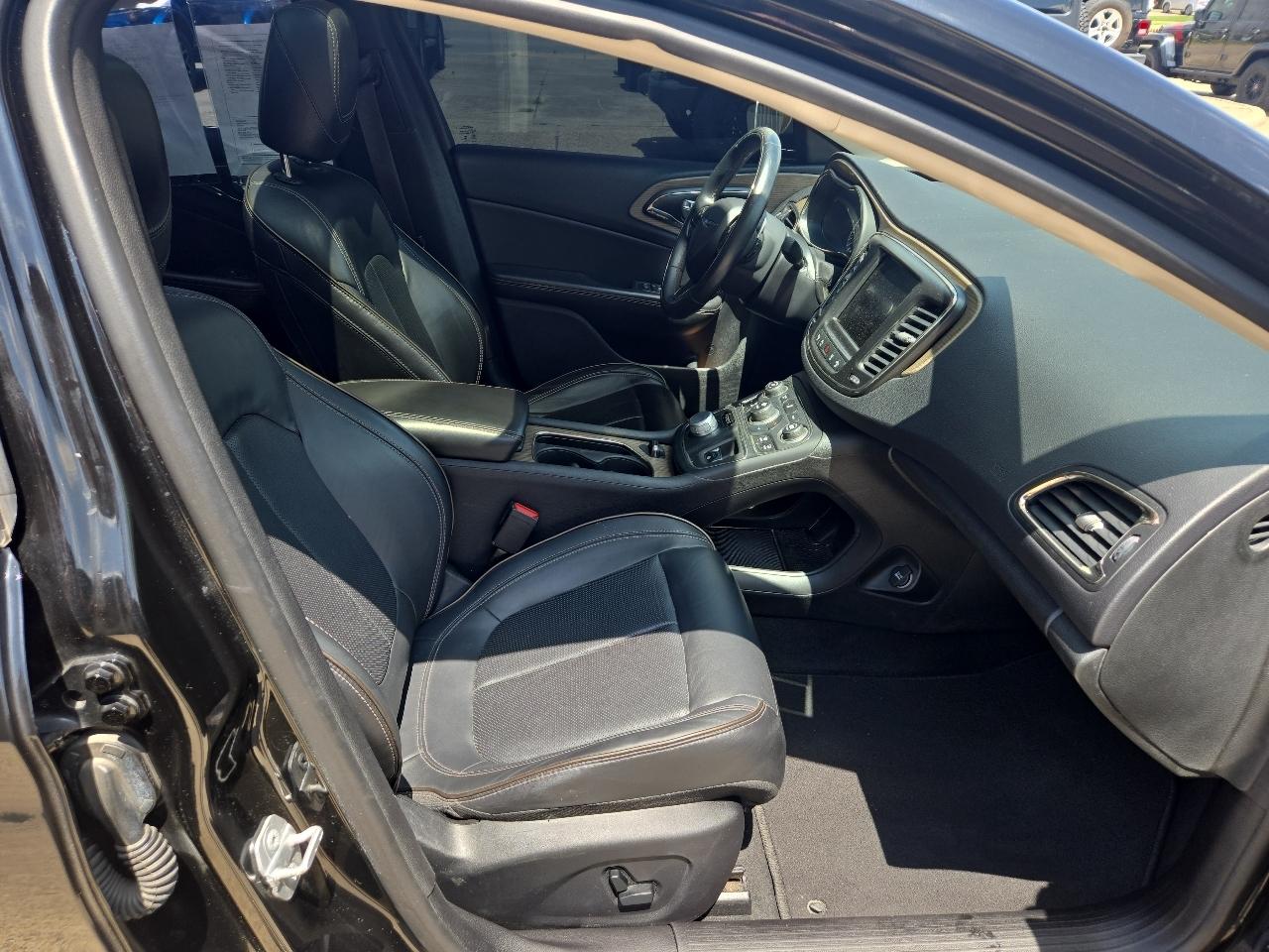 Chrysler 200  2016