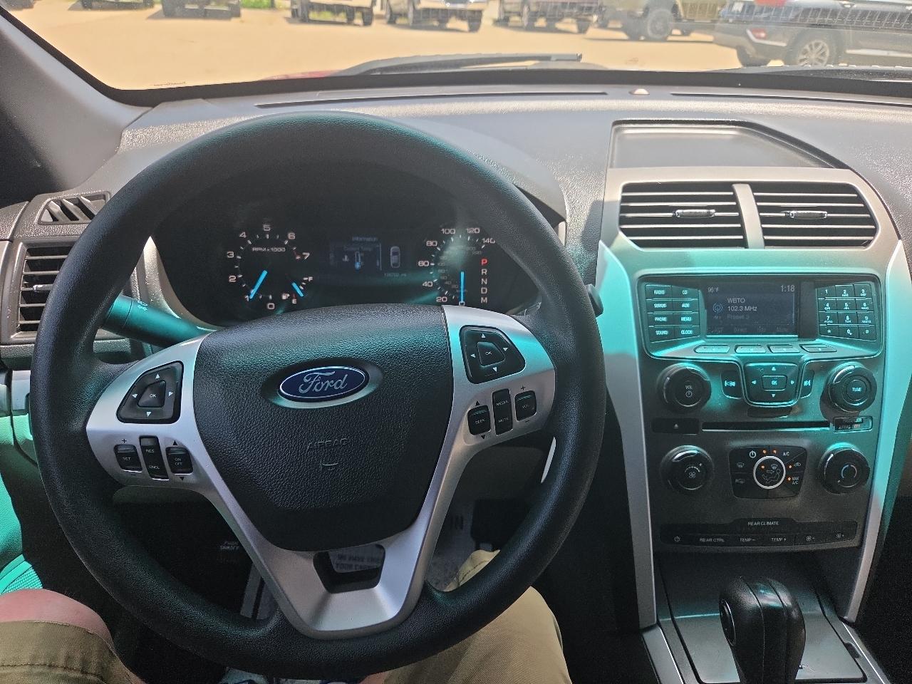 Ford Explorer Base 4WD 2015