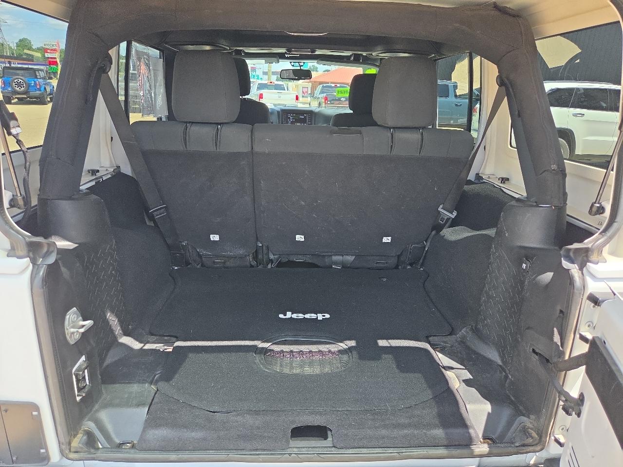 Jeep Wrangler Unlimited Sahara 4WD 2015
