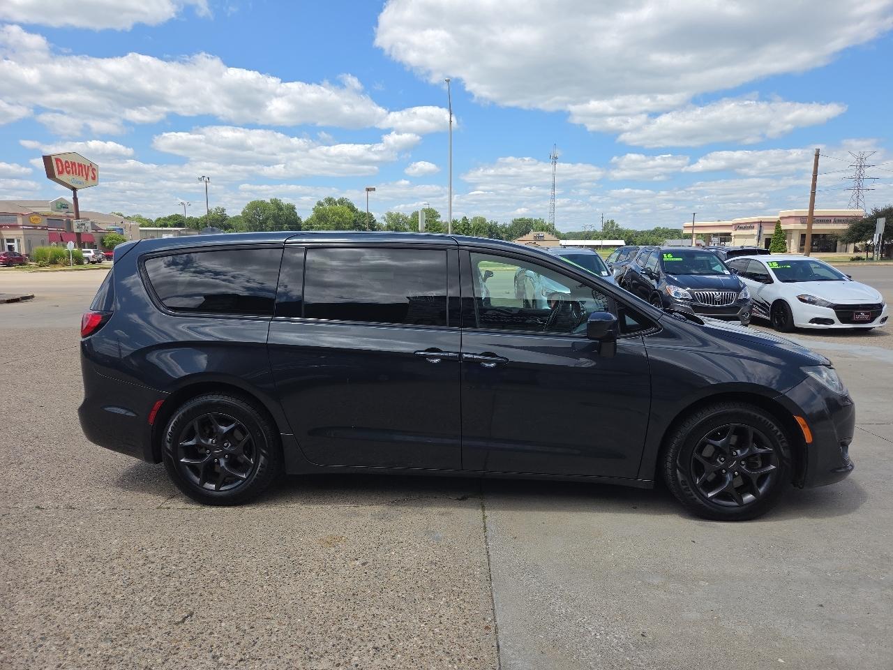 Chrysler Pacifica Touring Plus 2019