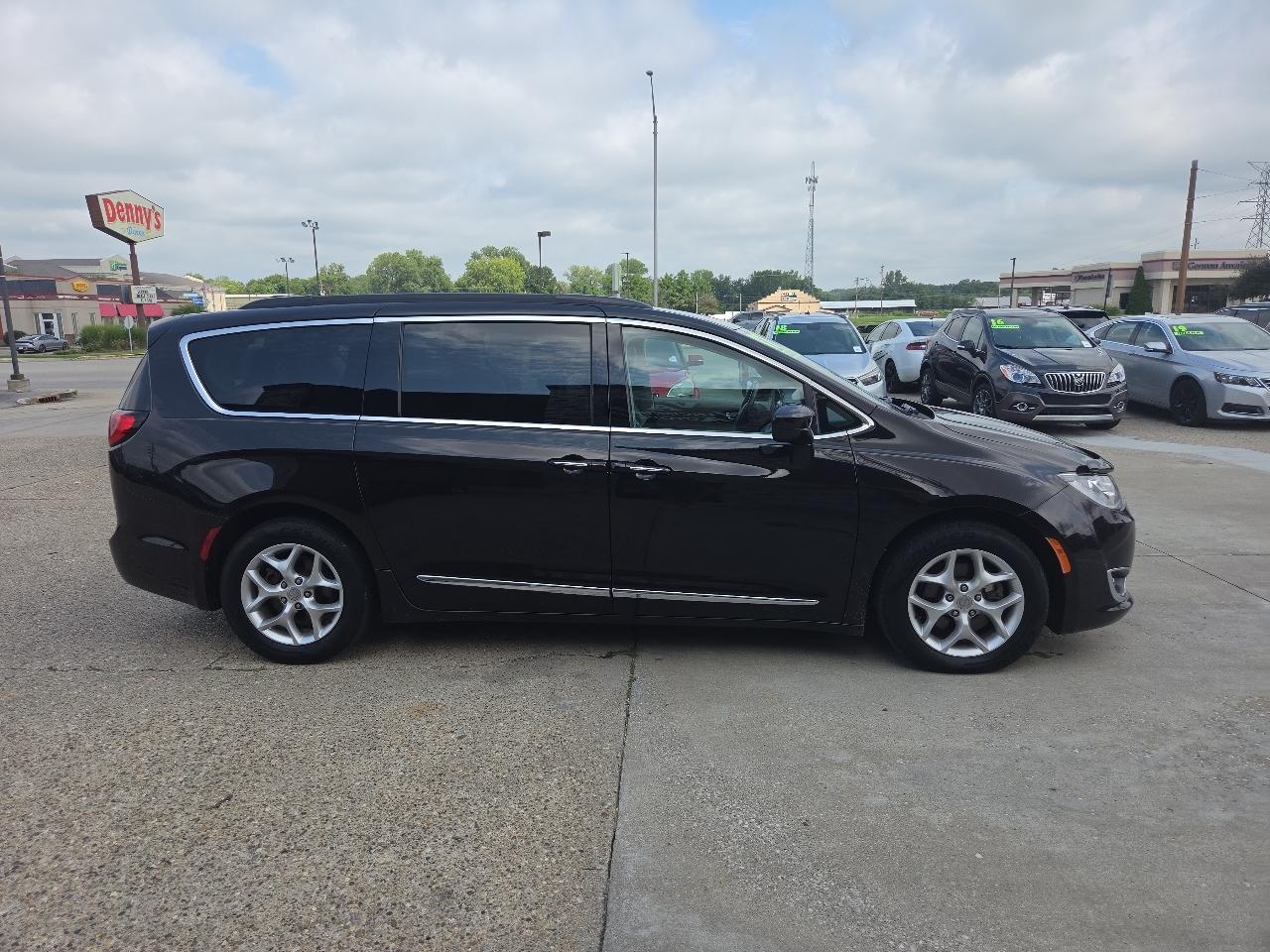Chrysler Pacifica Touring-L 2017