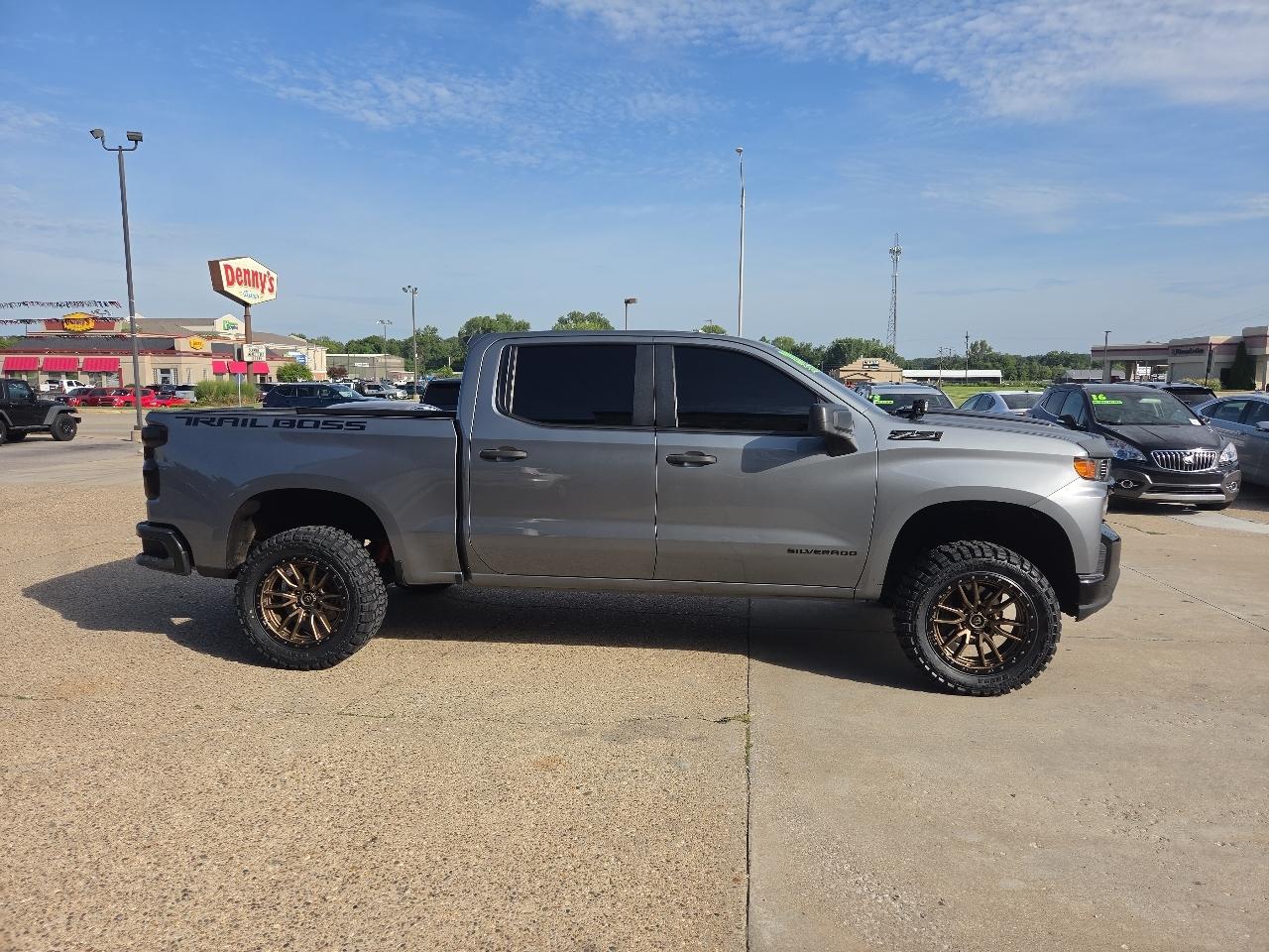Chevrolet Silverado 1500 Custom Trail Boss Crew Cab Short Box 4WD 2020