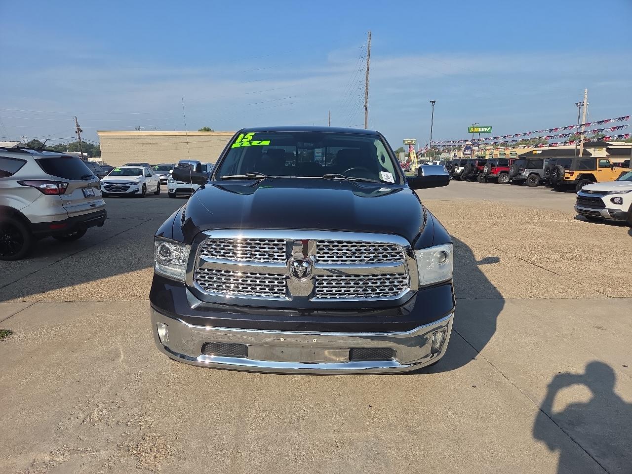 RAM 1500 Laramie Crew Cab SWB 4WD 2015
