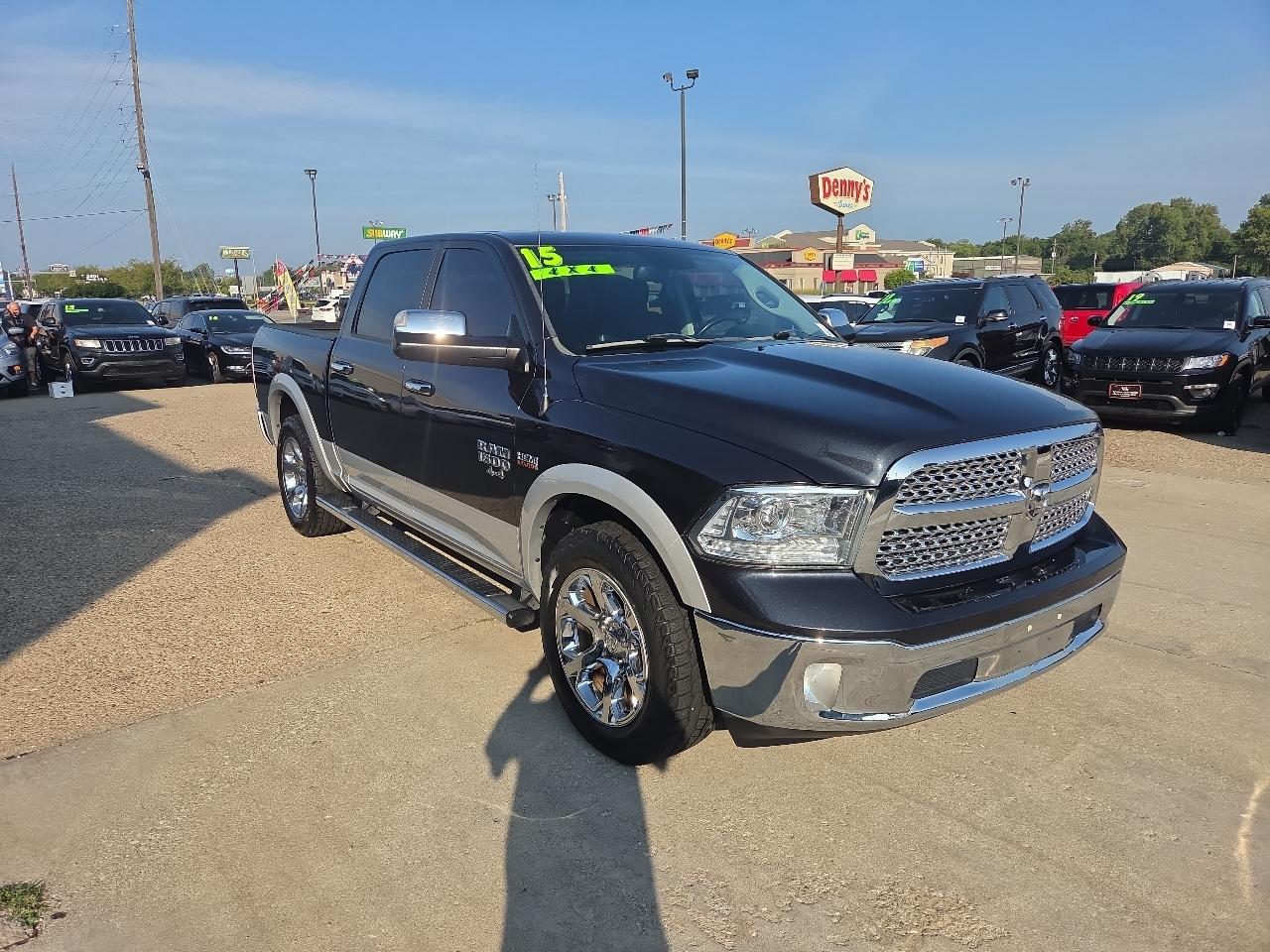 RAM 1500 Laramie Crew Cab SWB 4WD 2015