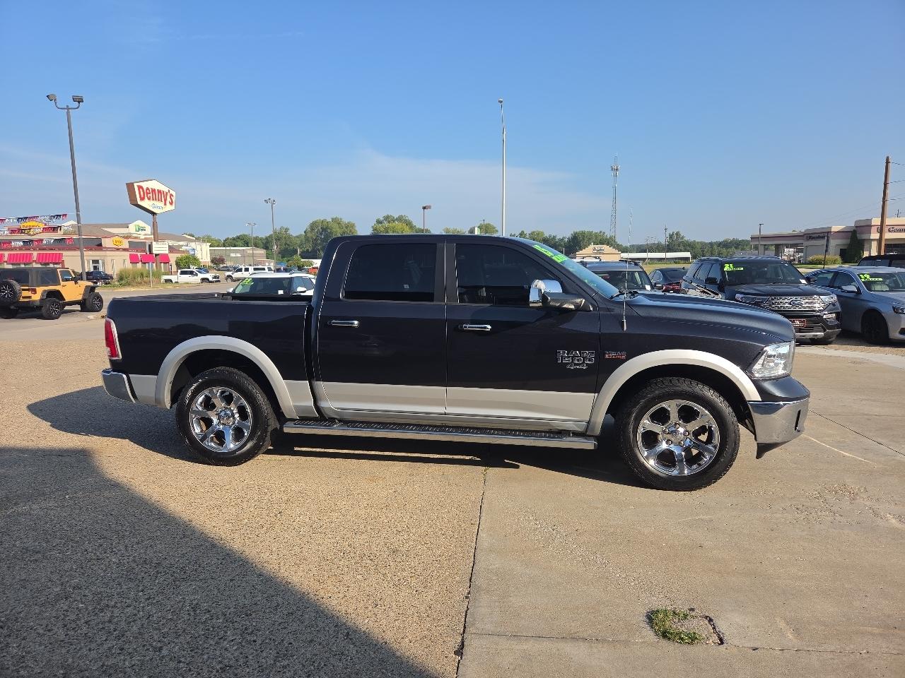 RAM 1500 Laramie Crew Cab SWB 4WD 2015